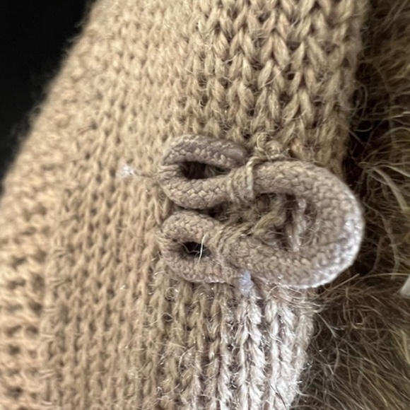 Coldwater Creek Greige Merino Wool Knit Wrap with Faux Fur Trim Size XS/SM - Picture 6 of 9